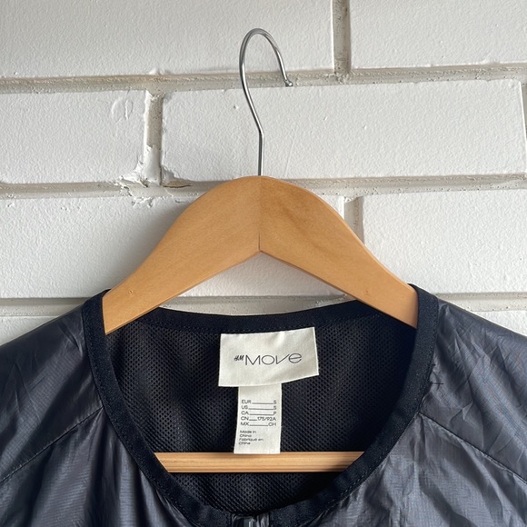 H&M Move | NWOT Black Vest - Picture 2 of 7